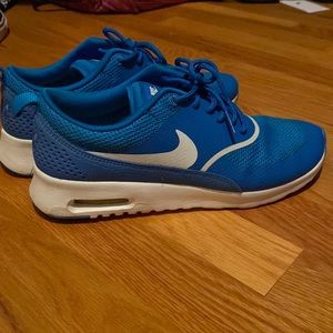 blue air maxes women's 8.5
